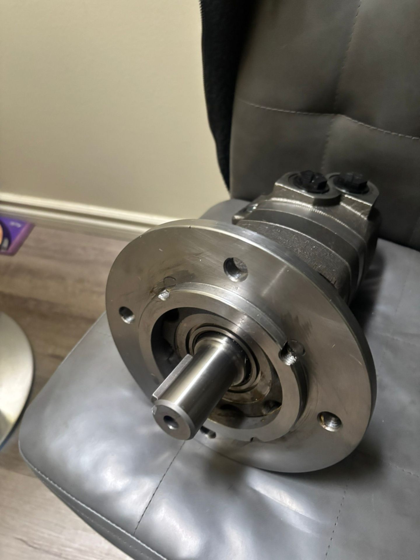 Rebuilt hydraulic motor with machined flange