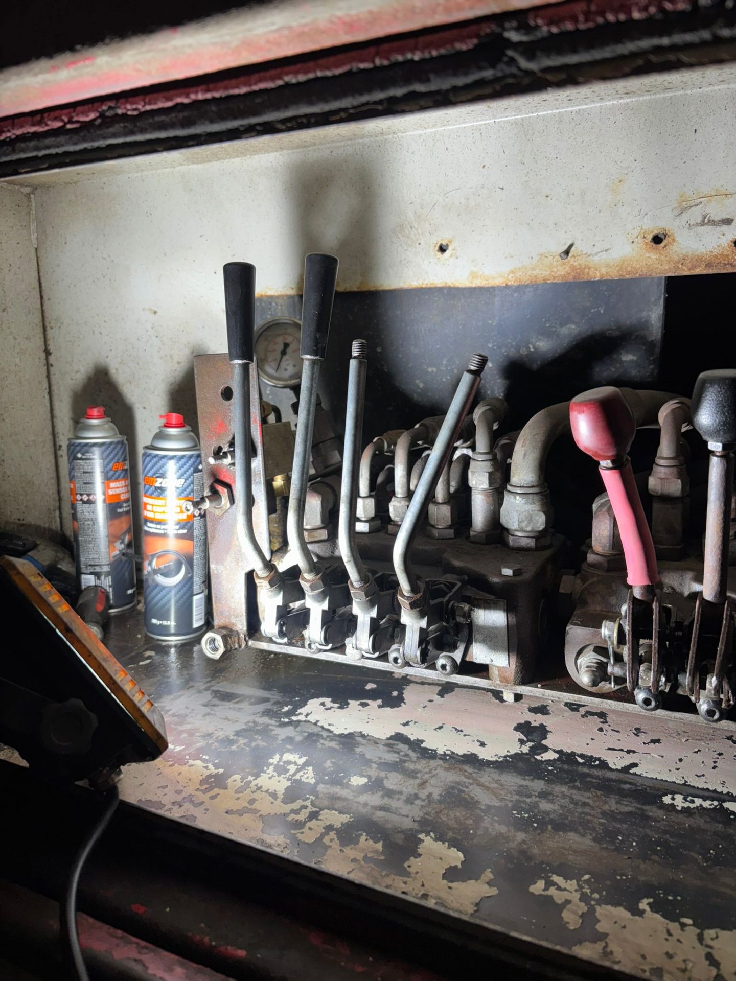 Manual control levers and gauge on hydraulic valve bank