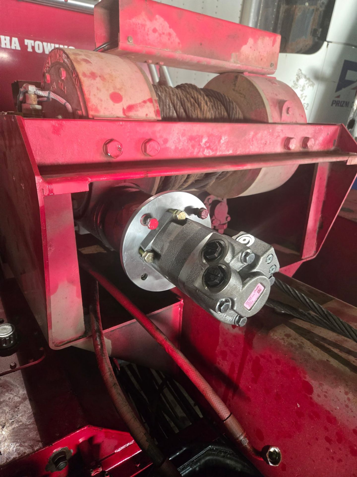 Danfoss hydraulic motor mounted on tow truck winch